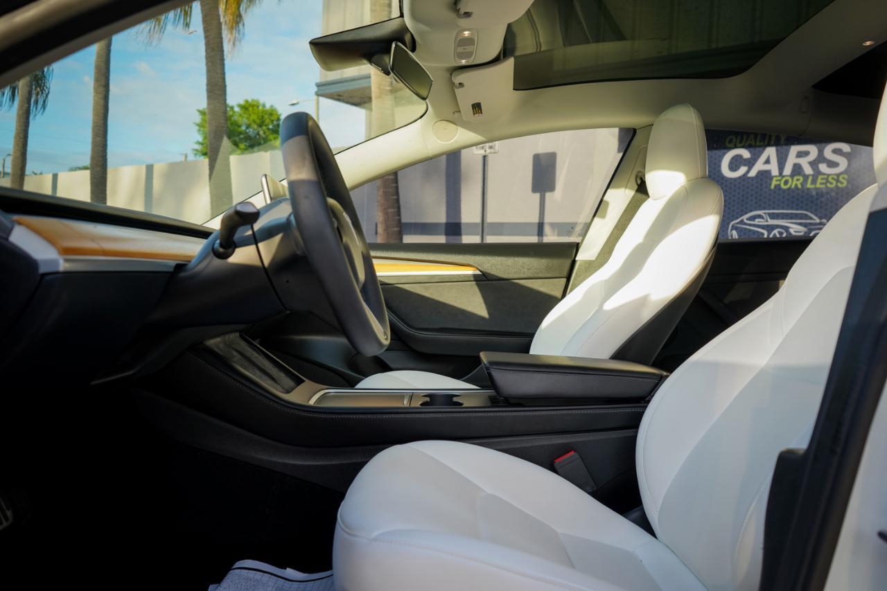 Tesla Model 3 - Thumbnail 8