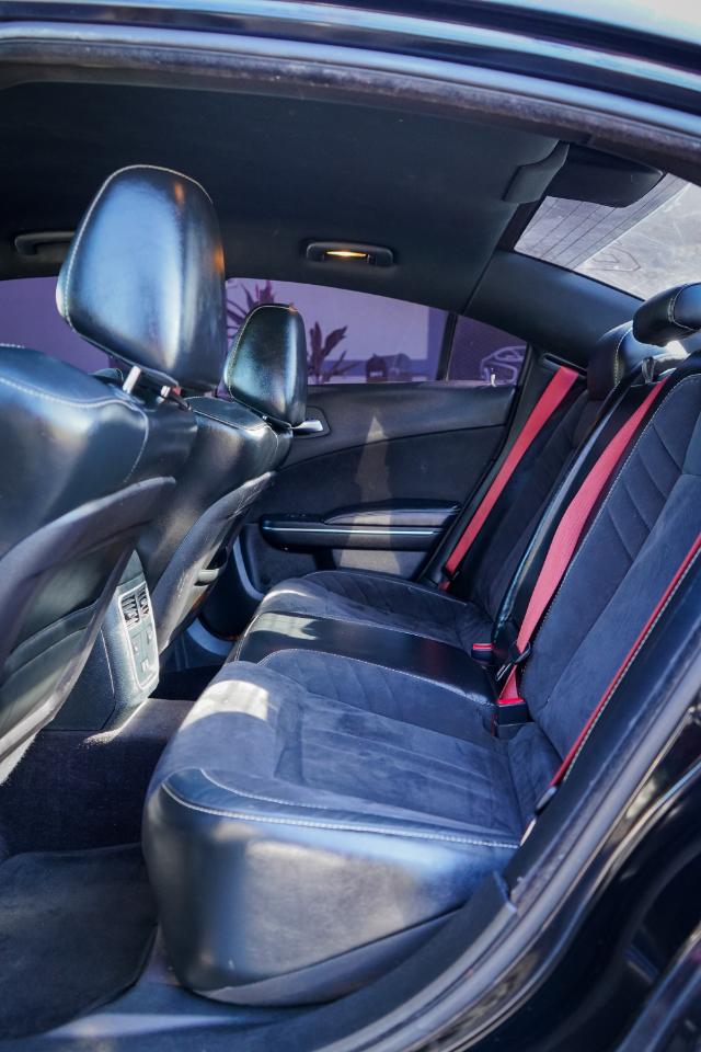 Dodge Charger - Thumbnail 2