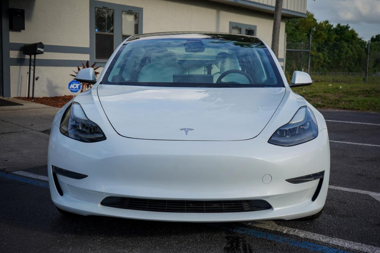 Tesla Model 3 - Thumbnail 3