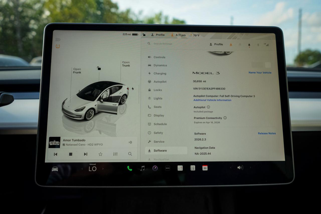 Tesla Model 3 - Thumbnail 13