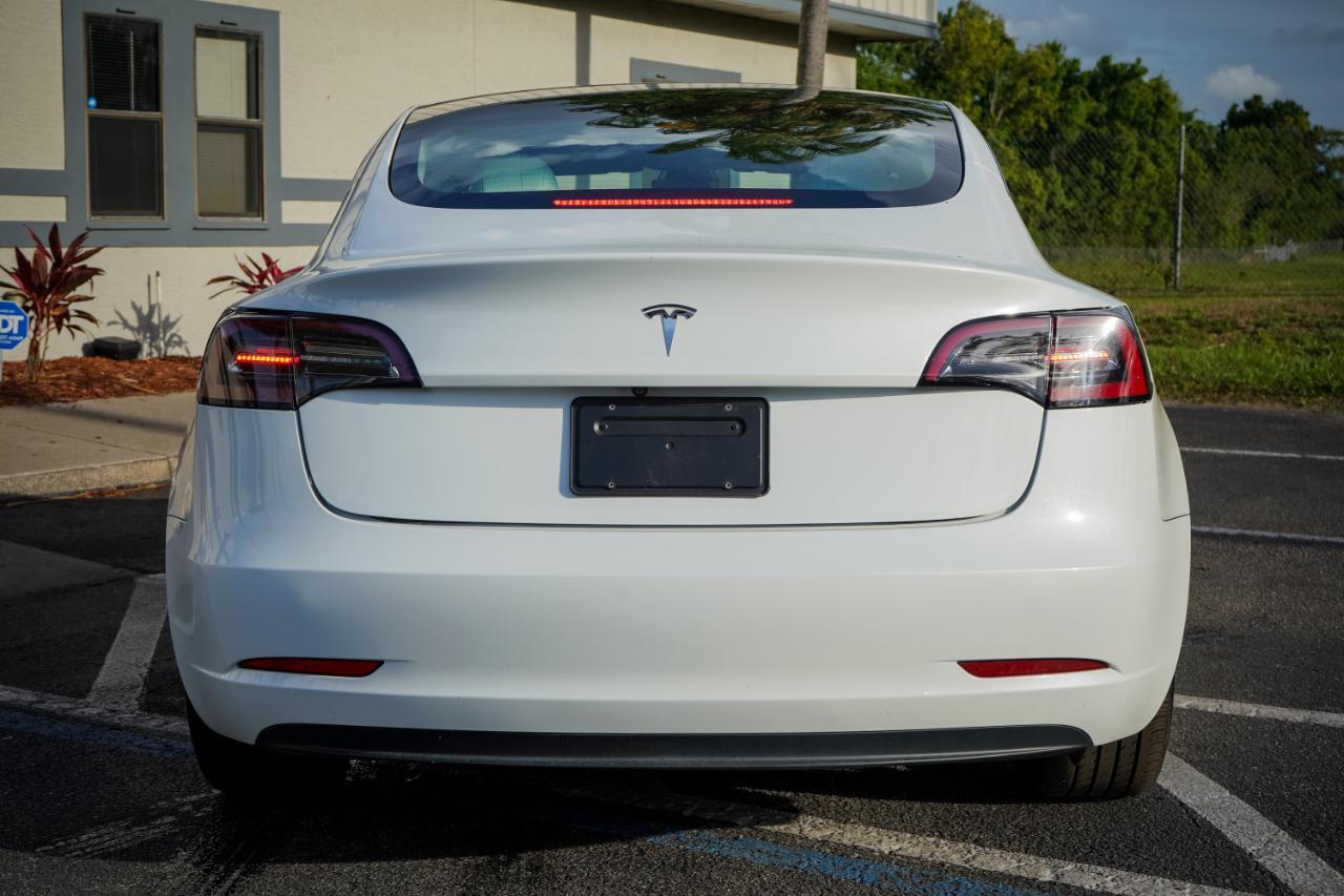 Tesla Model 3 - Thumbnail 6