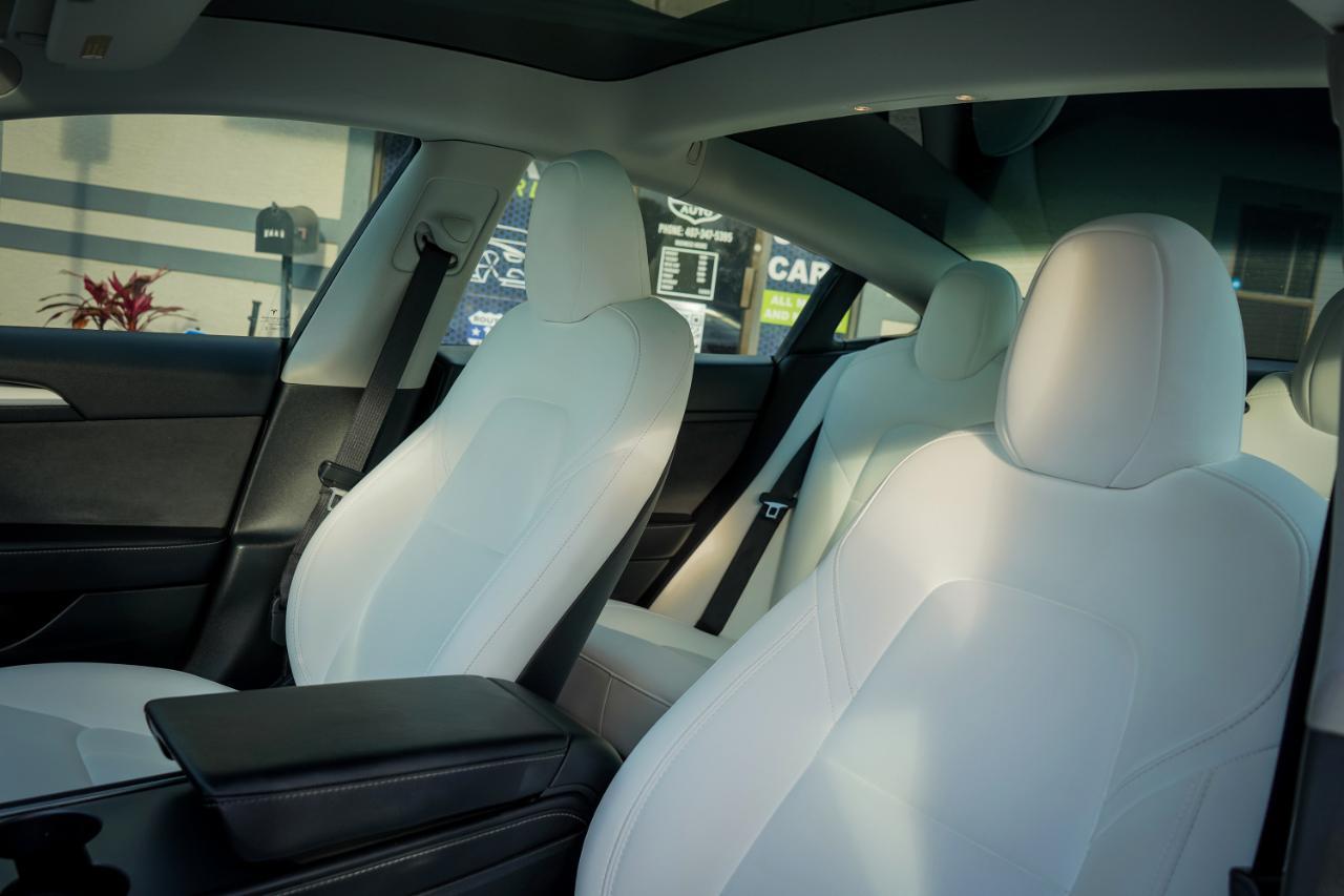 Tesla Model 3 - Thumbnail 16