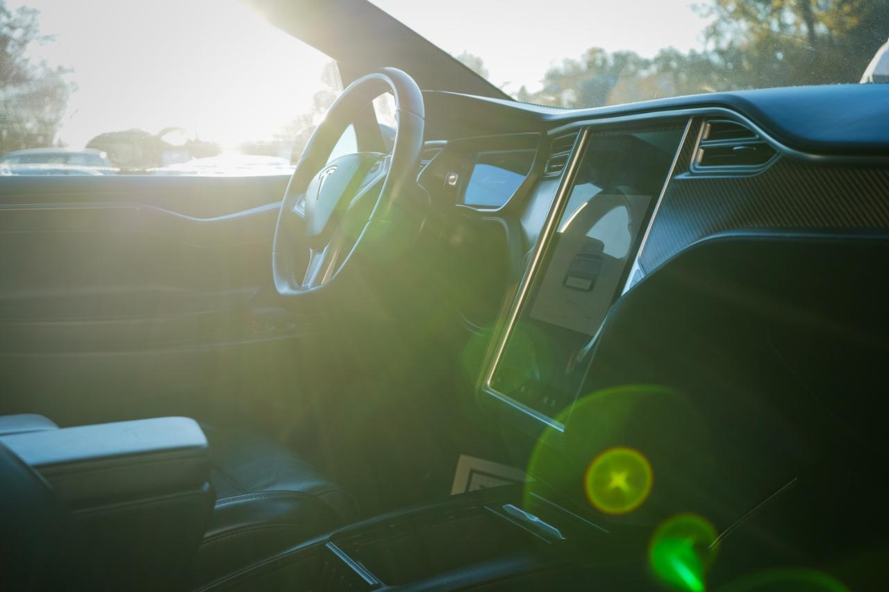 Tesla Model X - Thumbnail 7