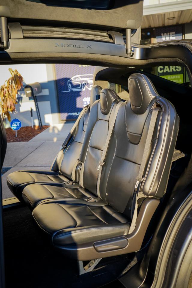 Tesla Model X - Thumbnail 9