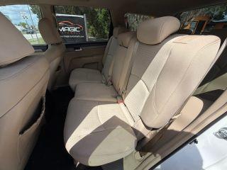 Kia Borrego - Thumbnail 2