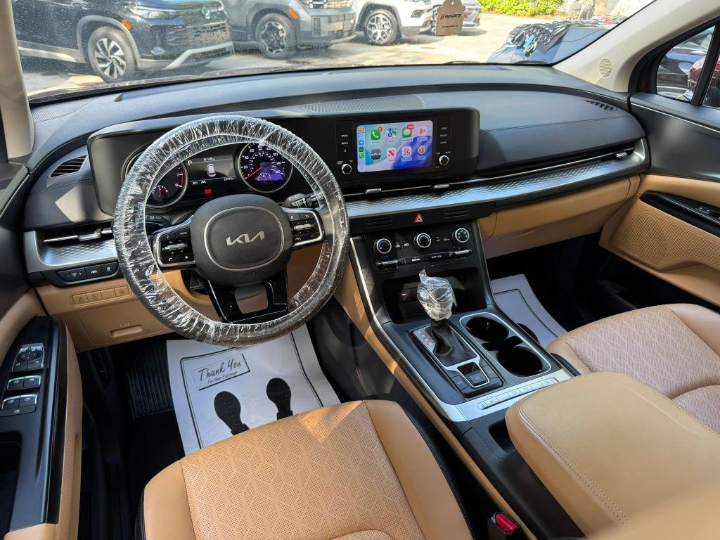 Kia Carnival - Thumbnail 2