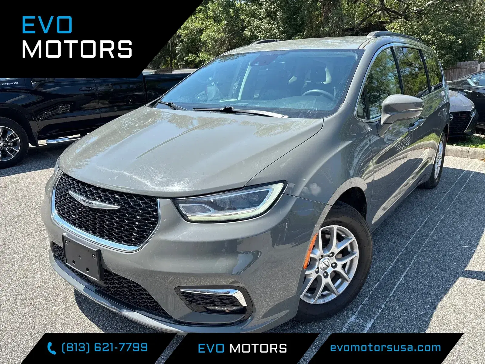 Chrysler Pacifica Touring L - View 1