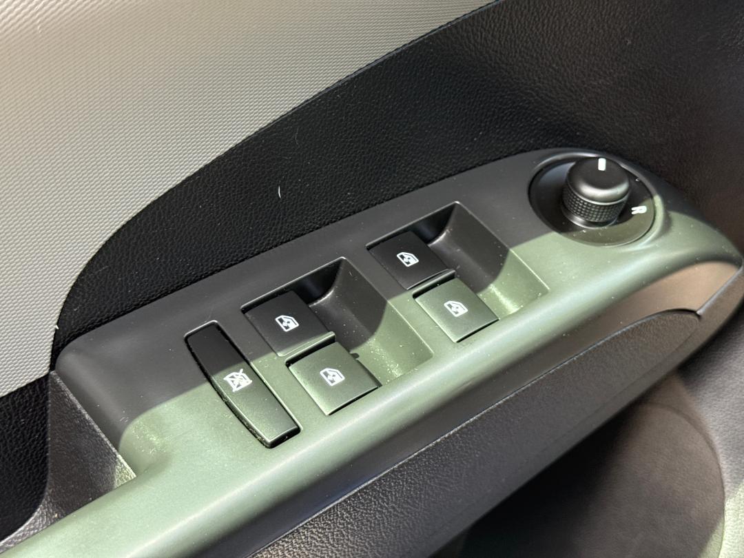 Chevrolet Sonic Lt Auto - Thumbnail 16