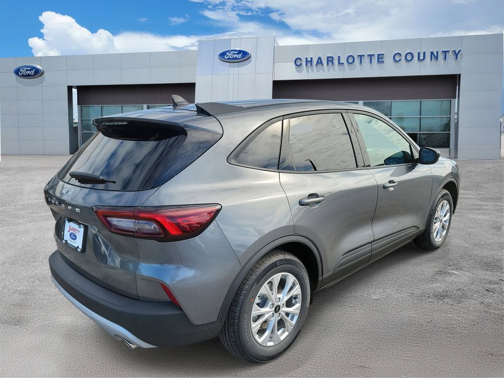 Ford Escape - Thumbnail 4