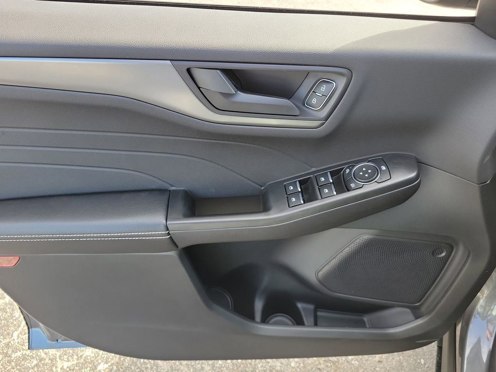 Ford Escape - Thumbnail 19