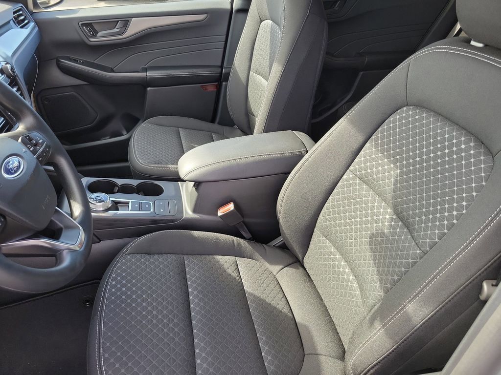 Ford Escape - Thumbnail 17