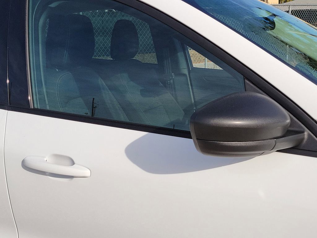 Ford Escape - Thumbnail 6