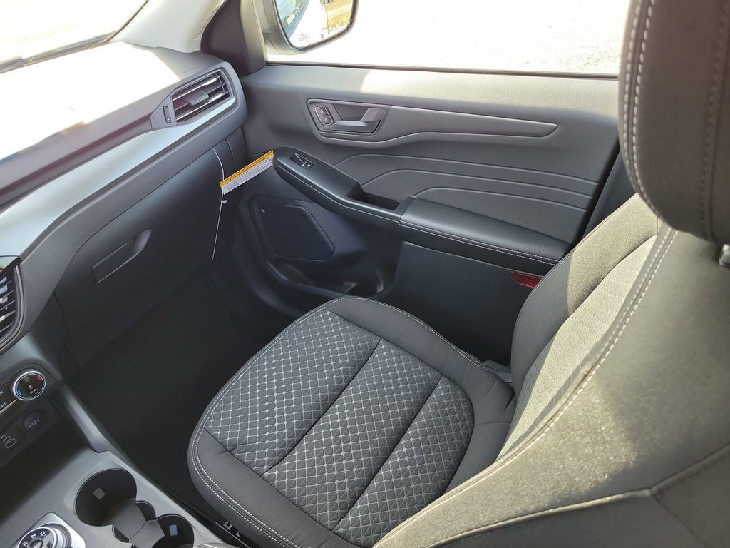 Ford Escape - Thumbnail 16