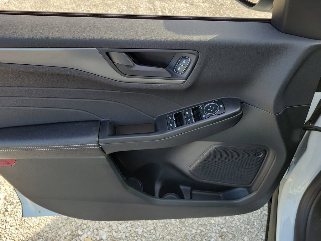 Ford Escape - Thumbnail 20