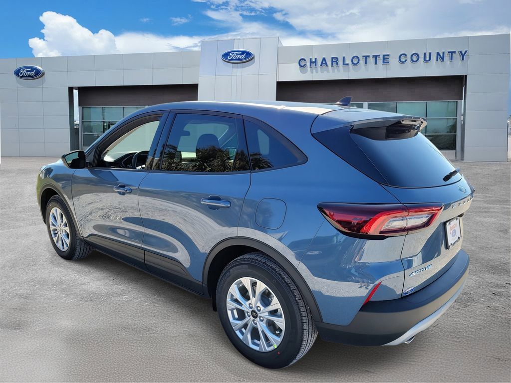 Ford Escape - Thumbnail 3