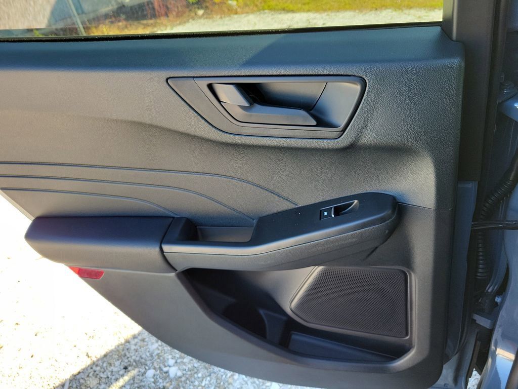 Ford Escape - Thumbnail 13