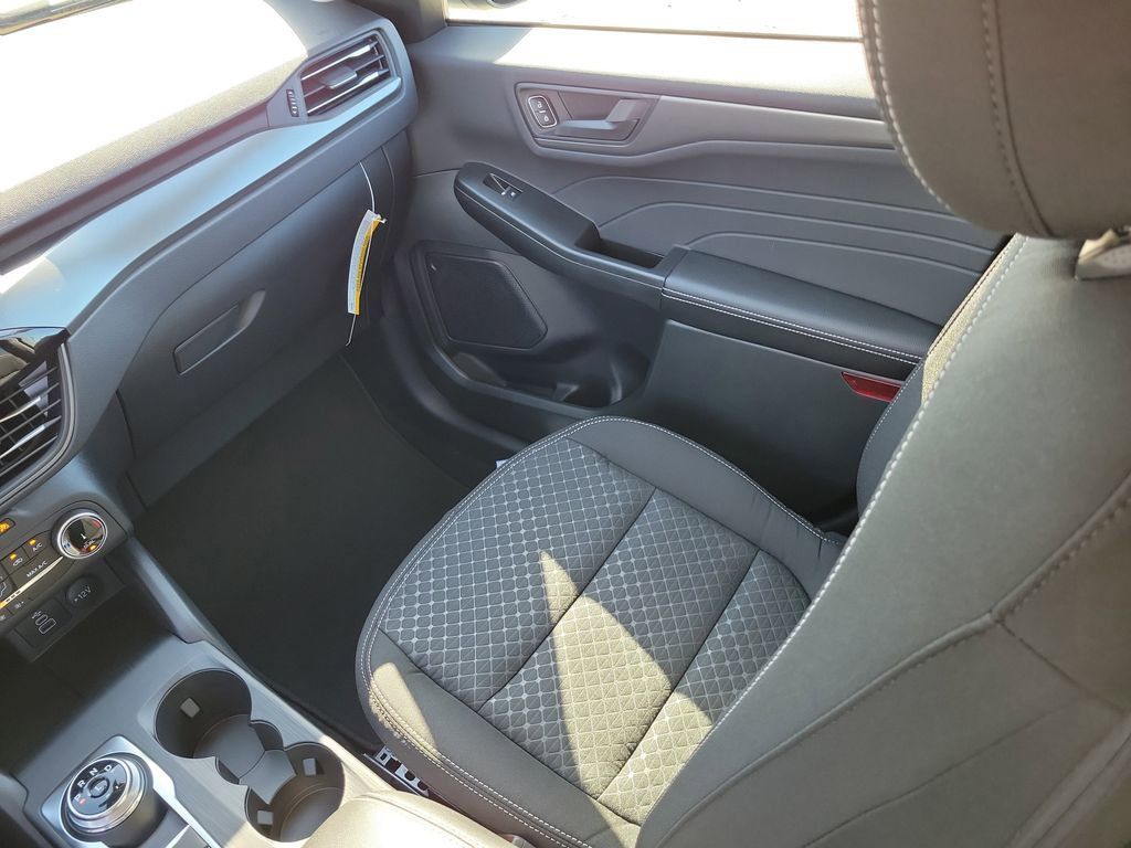 Ford Escape - Thumbnail 17