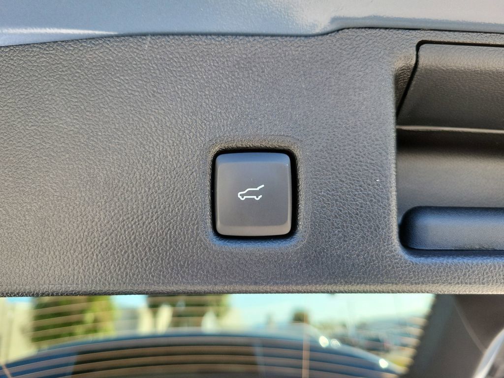 Ford Escape - Thumbnail 10