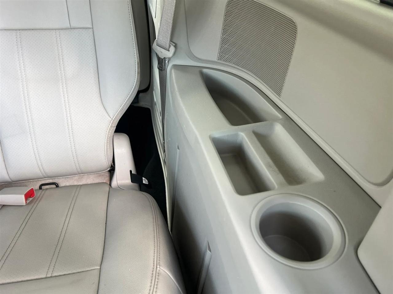 Chrysler Town & Countrytouring-L - Thumbnail 13