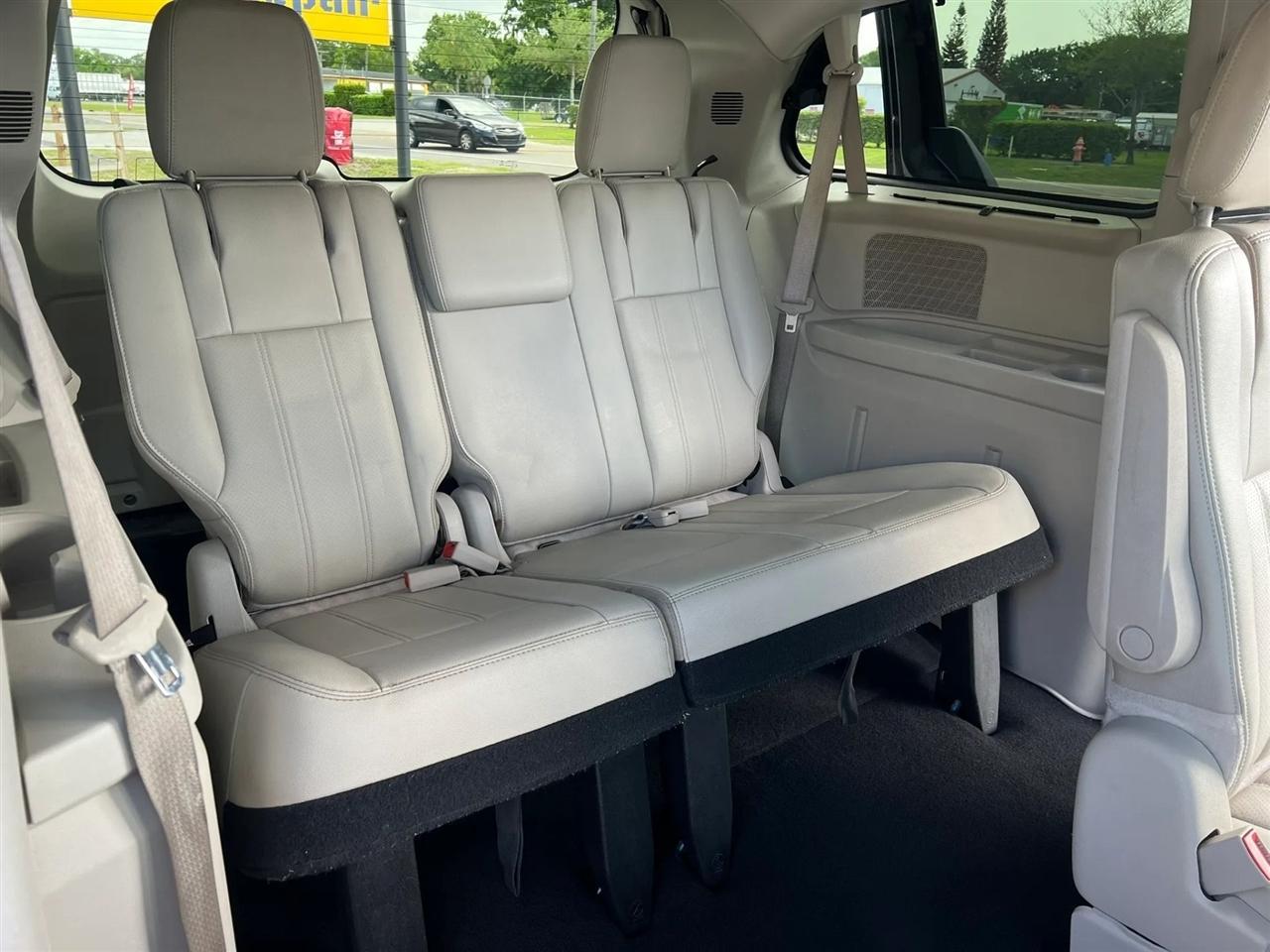 Chrysler Town & Countrytouring-L - Thumbnail 17