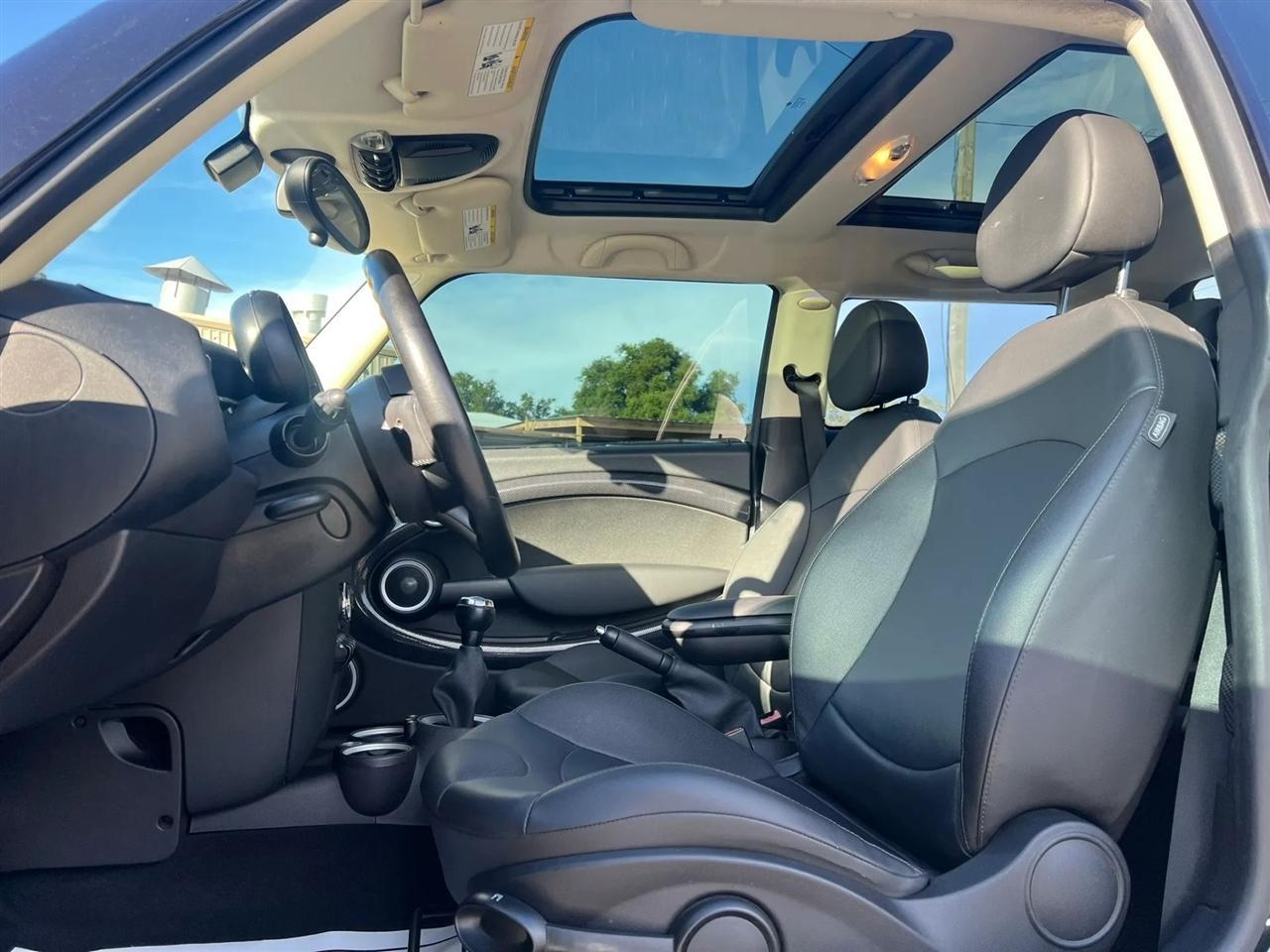 Mini Coopers - Thumbnail 10