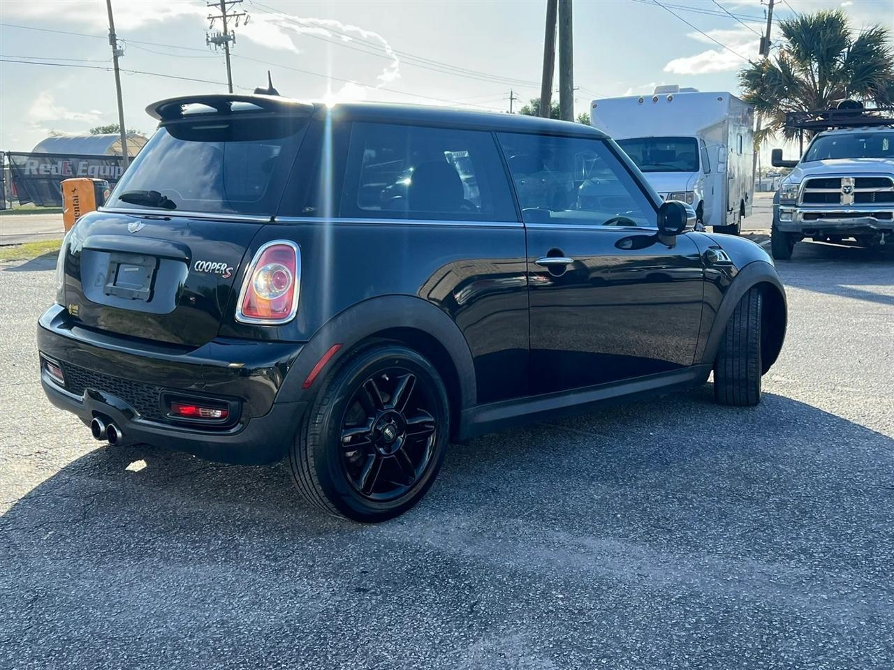 Mini Coopers - Thumbnail 3