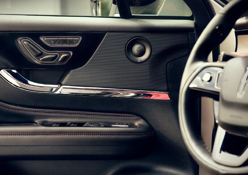 Lincoln Corsair - Thumbnail 18