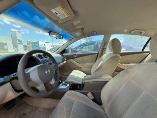 Nissan Altima - Thumbnail 5