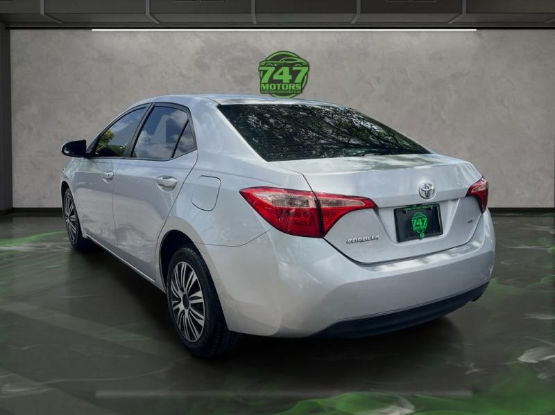 Toyota Corolla Le - Thumbnail 4