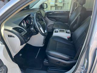 Chrysler Town & Country - Thumbnail 12