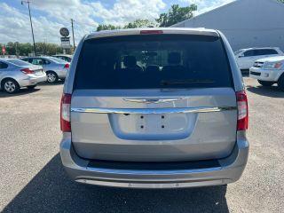 Chrysler Town & Country - Thumbnail 10