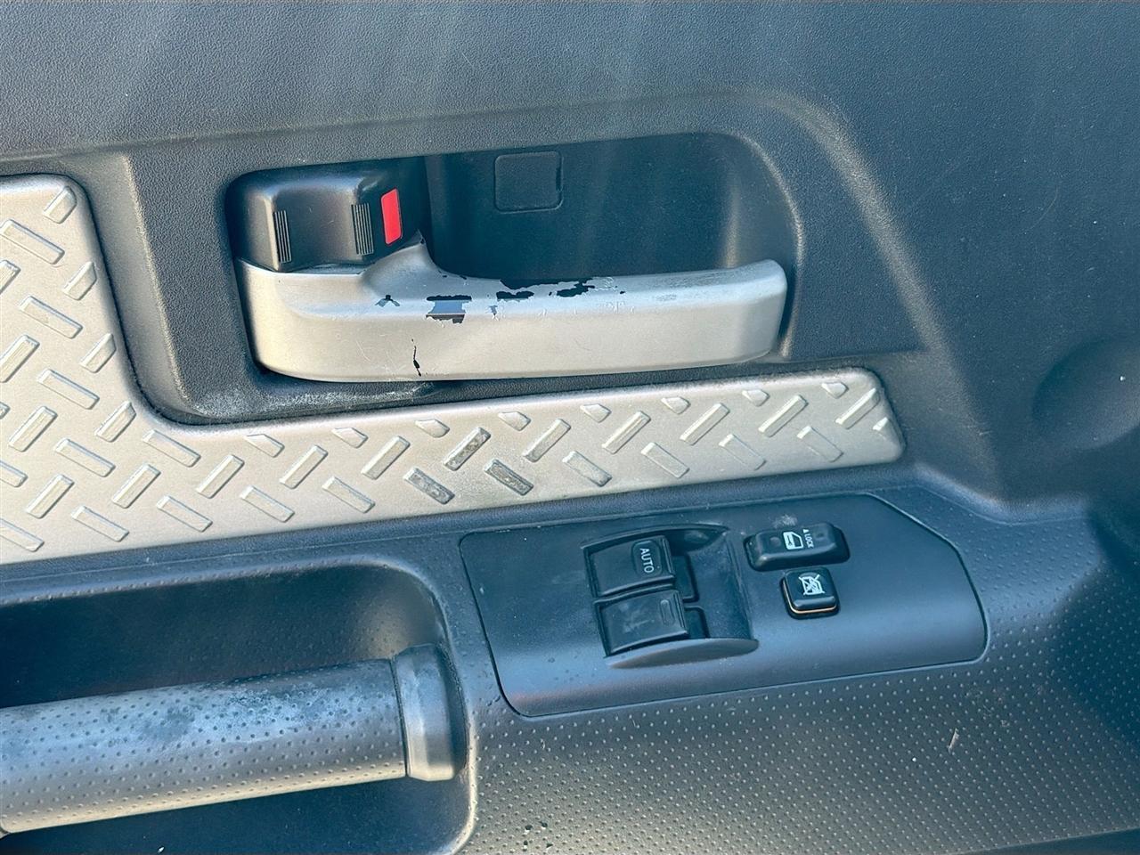 Toyota Fj Cruiser2Wd 4Dr Auto (Natl) - Thumbnail 16