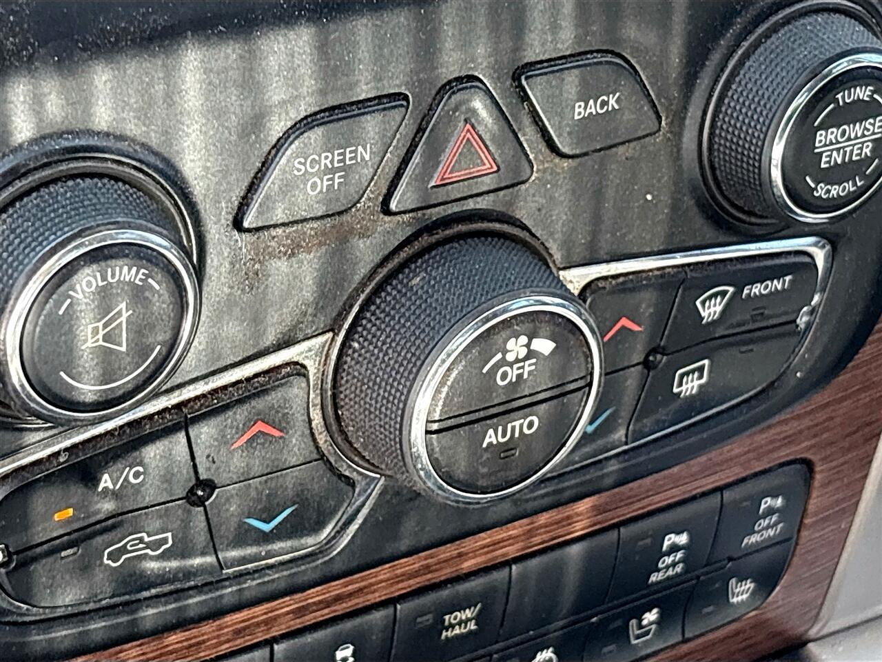 Ram 15004Wd Crew Cab 140.5" Laramie - Thumbnail 16