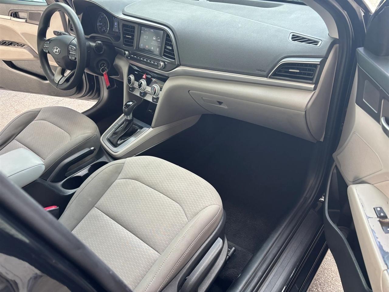 Hyundai Elantra Limited - Thumbnail 12