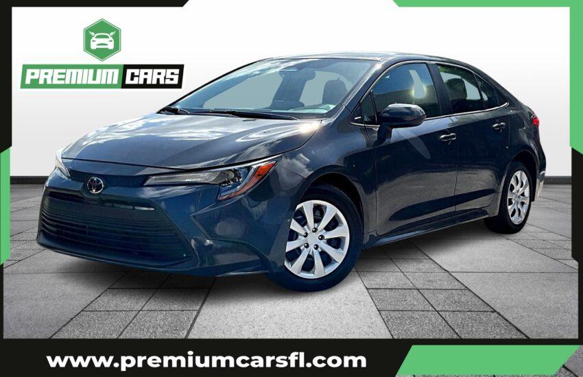 Toyota Corolla Le Sedan 4D - Thumbnail 2