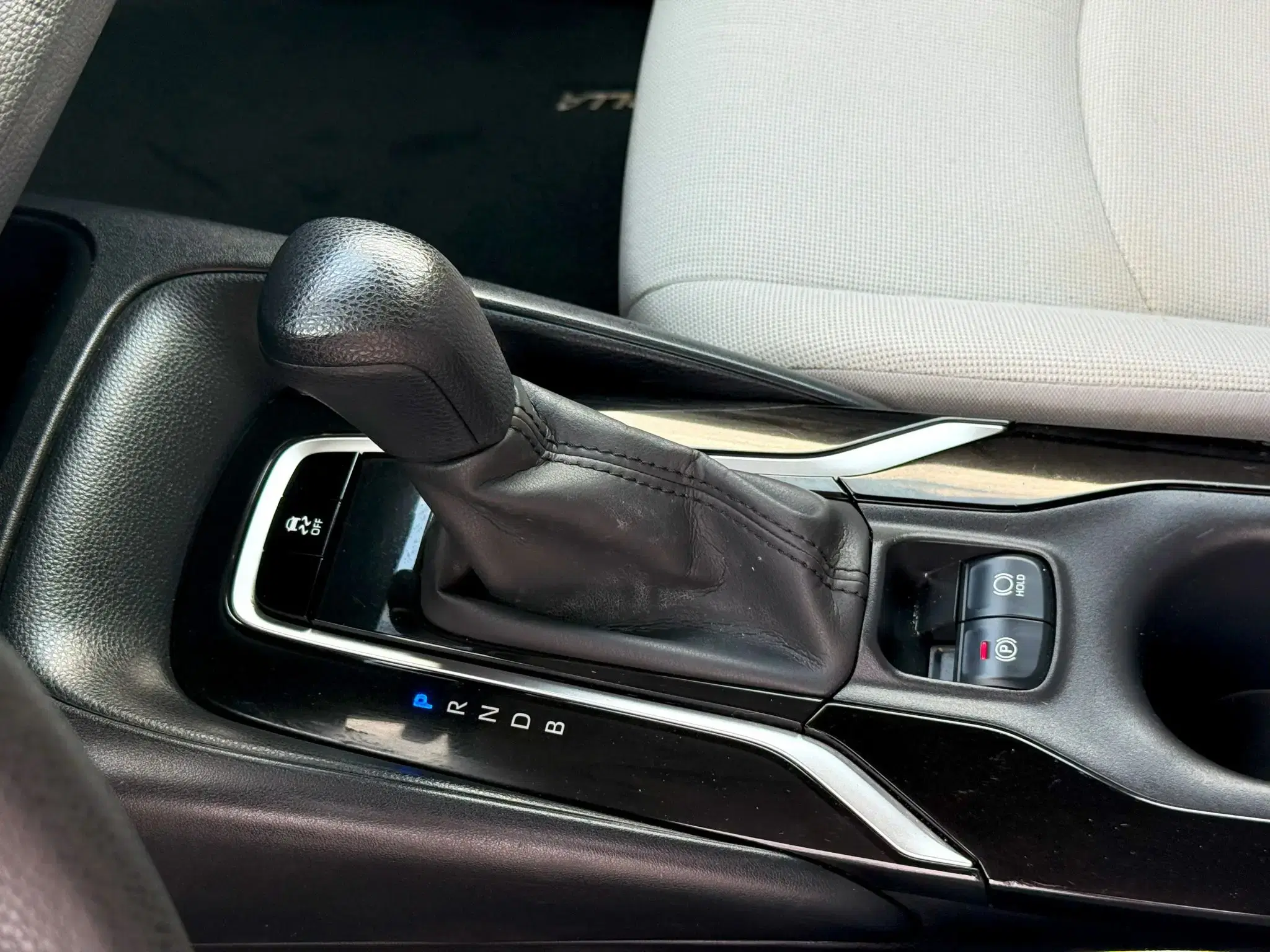 Toyota Corolla Le - Thumbnail 20