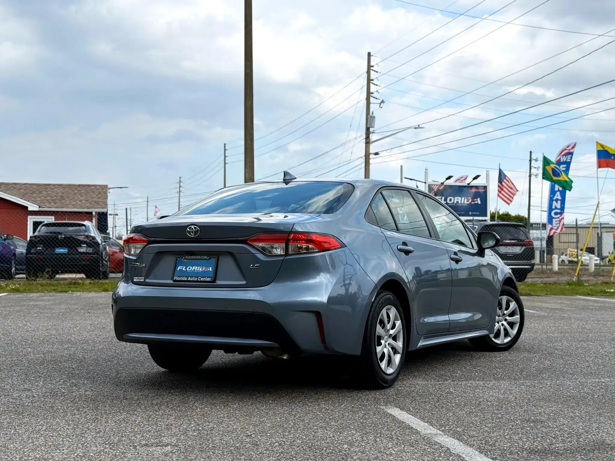 Toyota Corolla Le - Thumbnail 3