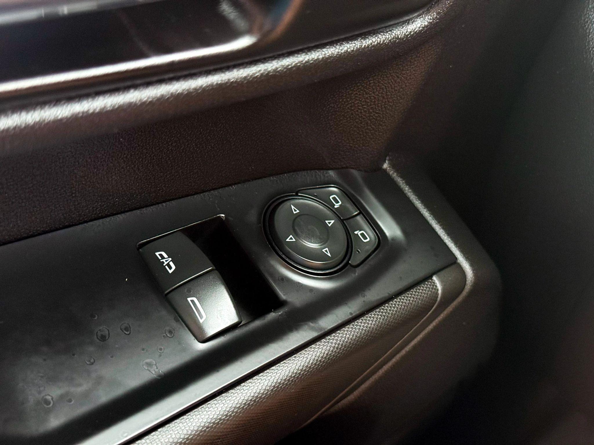 Chevrolet Silverado 1500 - Thumbnail 20