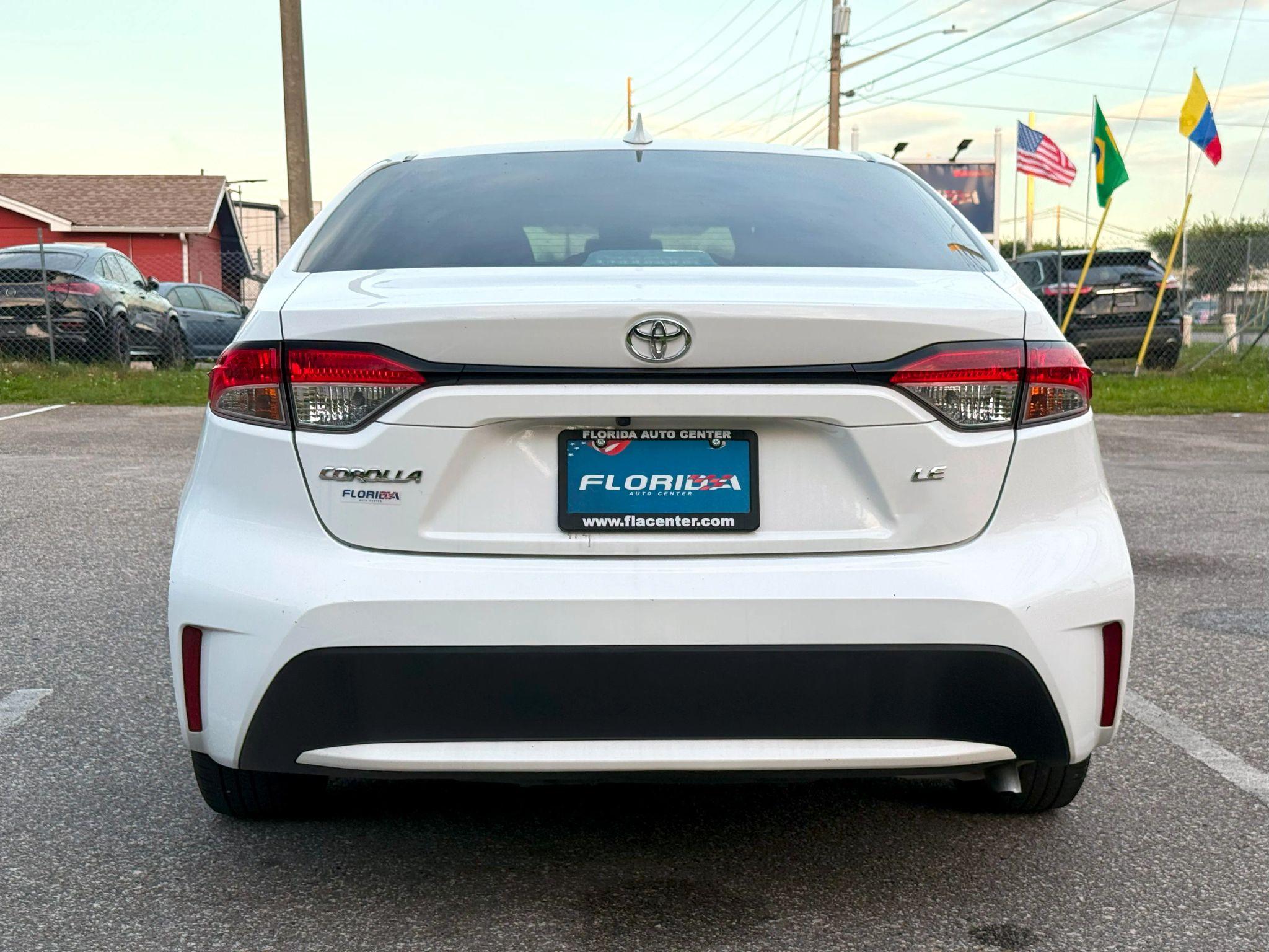 Toyota Corolla Le - Thumbnail 5