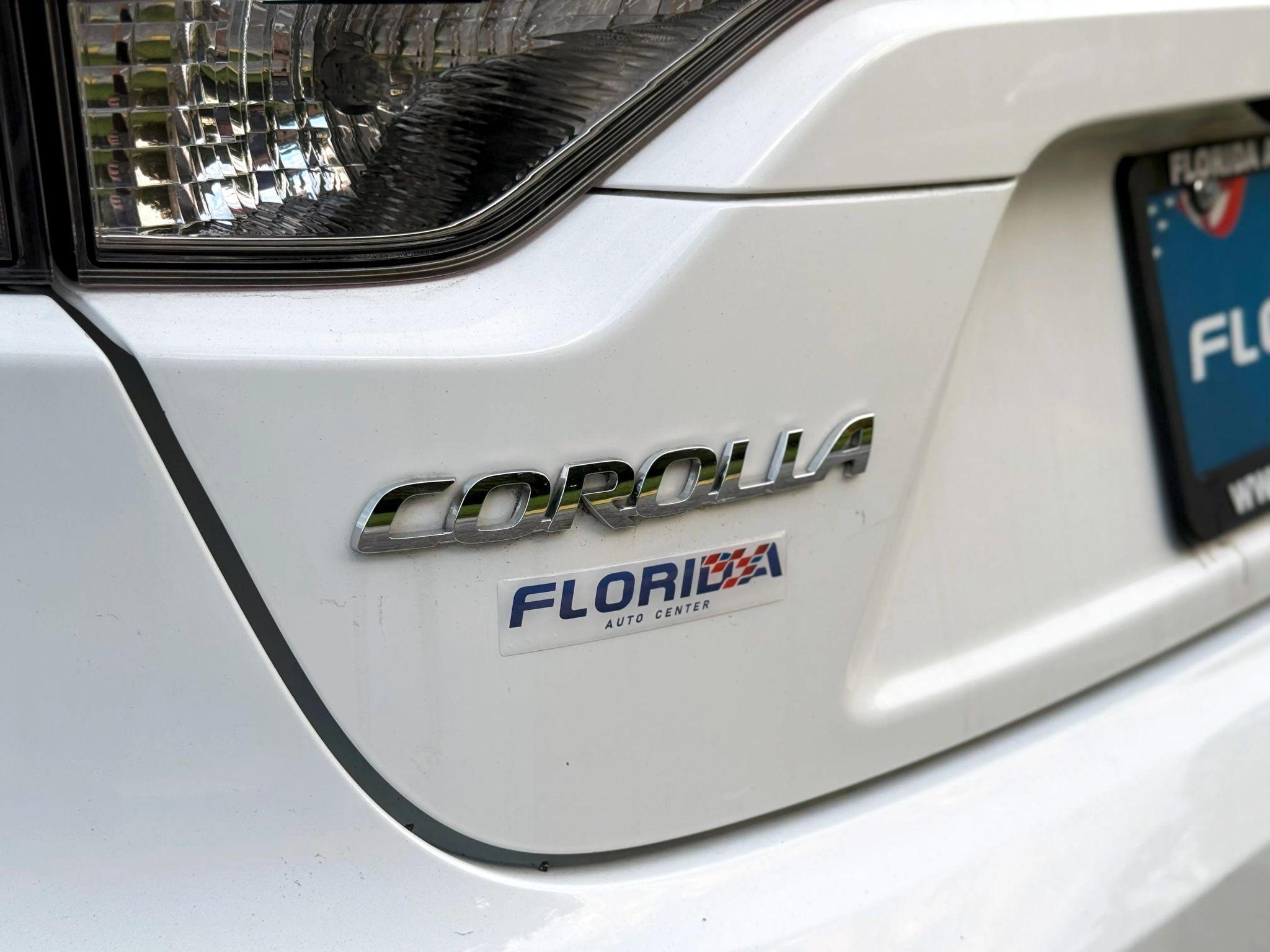 Toyota Corolla Le - Thumbnail 11