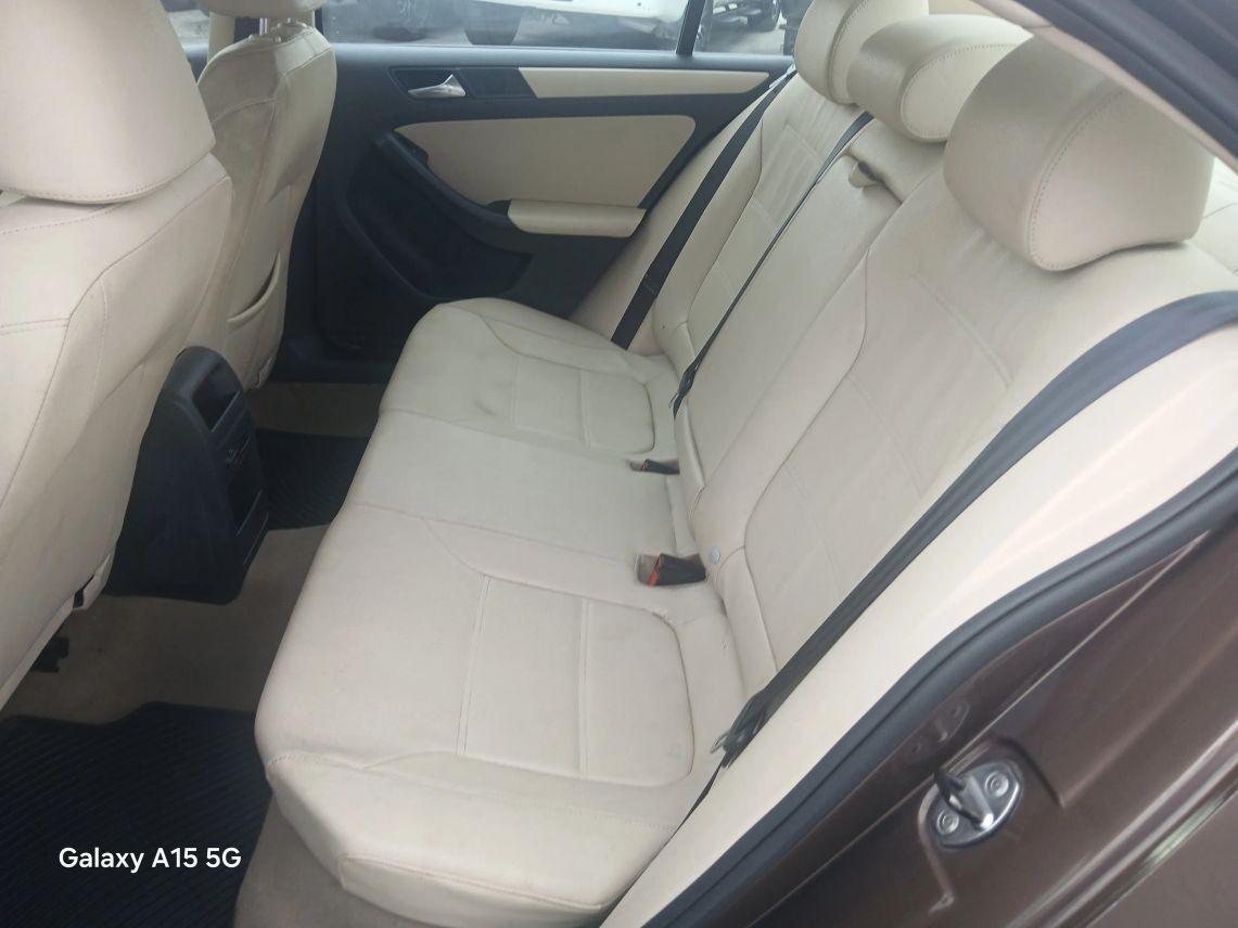 Volkswagen Jetta - Thumbnail 12