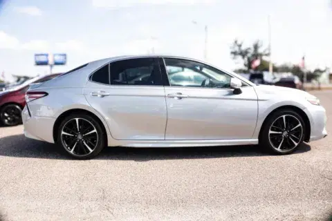 Toyota Camry Xse Sedan 4D - Thumbnail 5