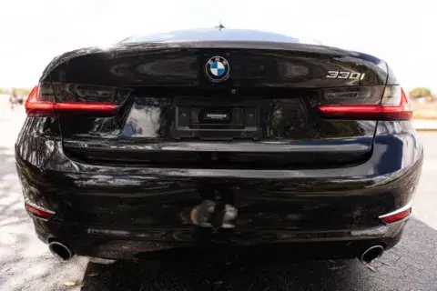 BMW 3 Series 330I Sedan 4D - Thumbnail 4