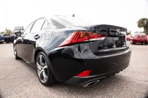 Lexus Is 200T Sedan 4D - Thumbnail 3