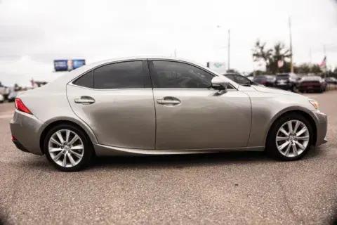 Lexus Is 250 Sedan 4D - Thumbnail 4