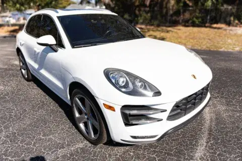 Porsche Macan Turbo Sport Utility 4D - Thumbnail 4
