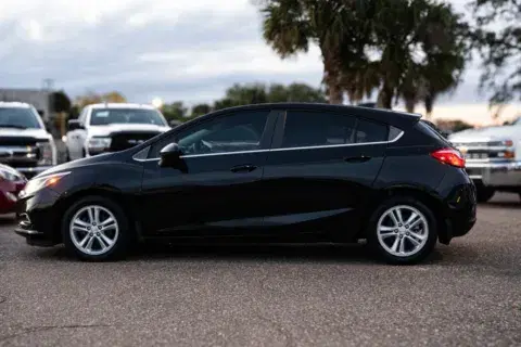 Chevrolet Cruze Lt Hatchback 4D - Thumbnail 3