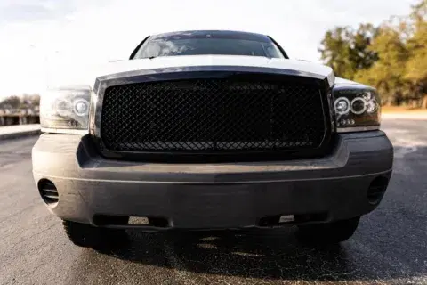 Dodge Dakota Quad Cab St Pickup 4D 5 1/2 Ft - Thumbnail 3