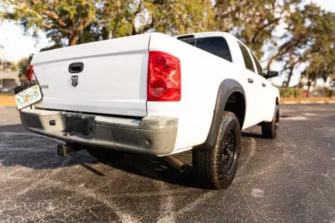 Dodge Dakota Quad Cab St Pickup 4D 5 1/2 Ft - Thumbnail 6