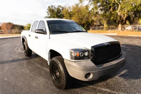 Dodge Dakota Quad Cab St Pickup 4D 5 1/2 Ft - Thumbnail 4